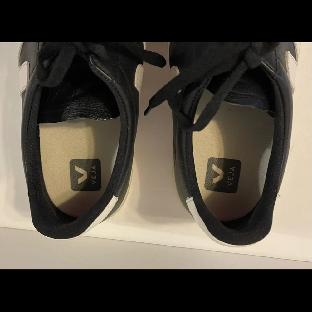 VEJA V-10 Training Mens Black / White Size 11 - Picture 11 of 13